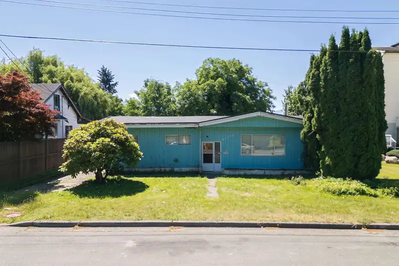 46232 MARGARET AVENUE - photo 2 of 10