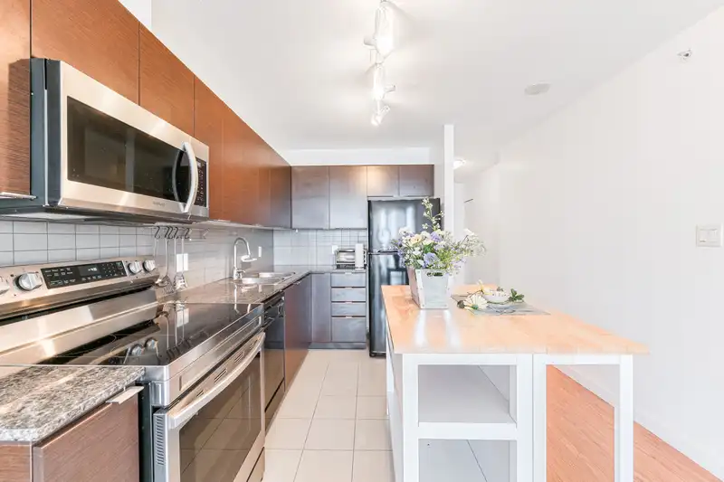 1009 13618 100 AVENUE - photo 4 of 16