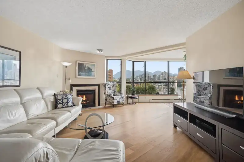 602 1490 PENNYFARTHING DRIVE - photo 1 of 38