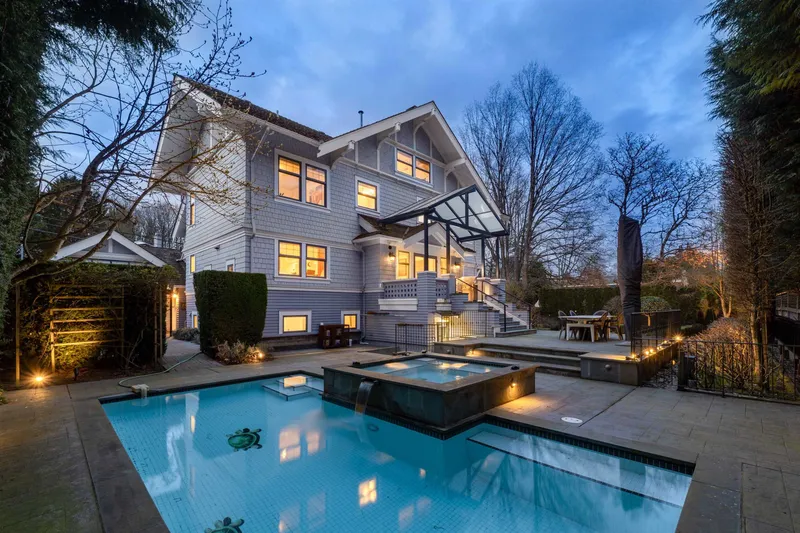 3835 SELKIRK STREET - photo 1 of 25