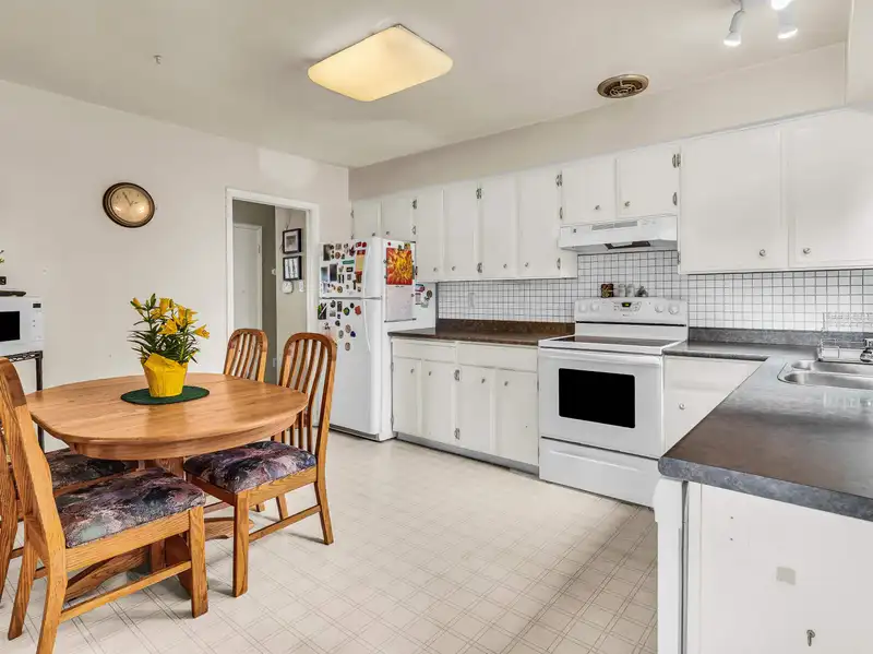 867 THERMAL DRIVE - photo 4 of 28