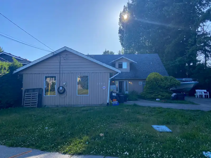 7501 113 STREET - photo 2 of 5