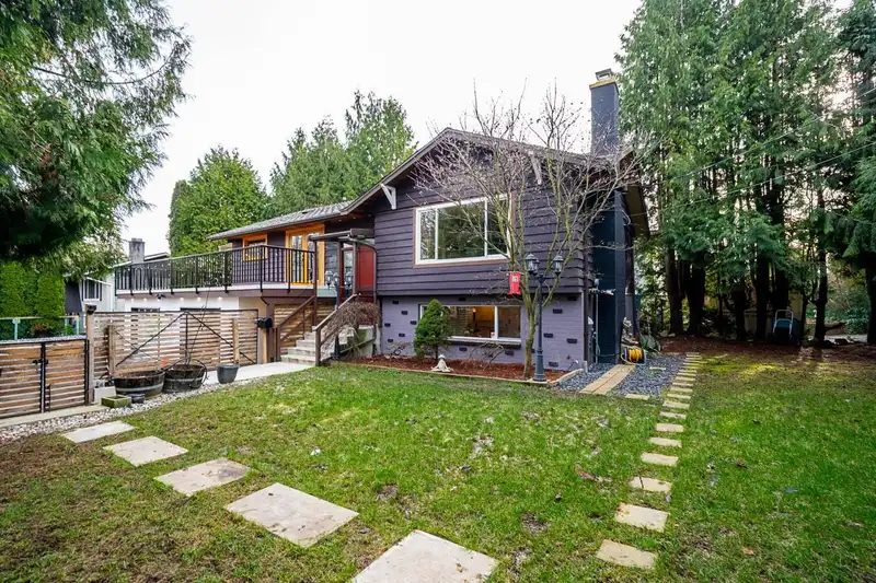 5210 SPROTT STREET - photo 1 of 34
