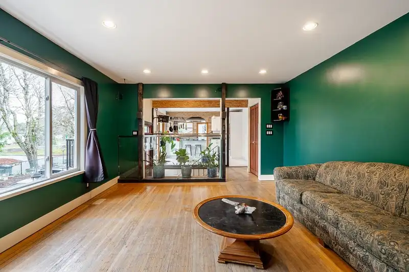5210 SPROTT STREET - photo 3 of 34