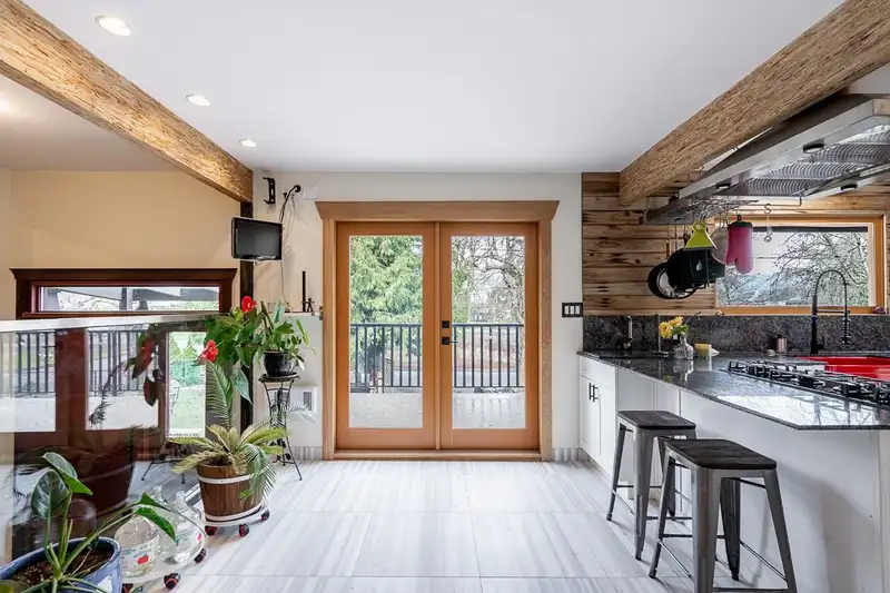 5210 SPROTT STREET - photo 4 of 34
