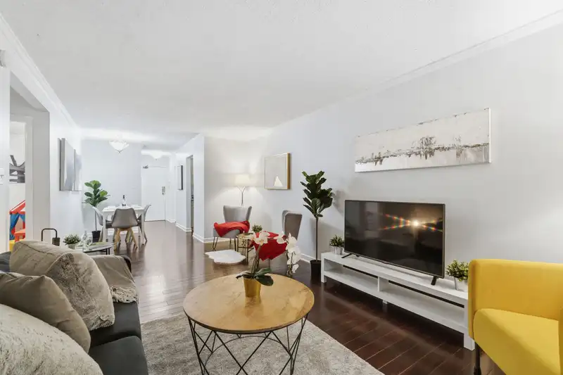 104 37 AGNES STREET - photo 2 of 25