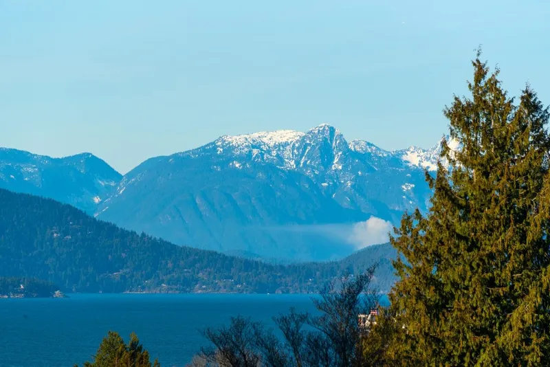 4426 W 4TH AVENUE - photo 3 of 25