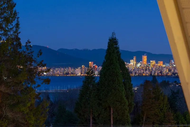 4426 W 4TH AVENUE - photo 4 of 25