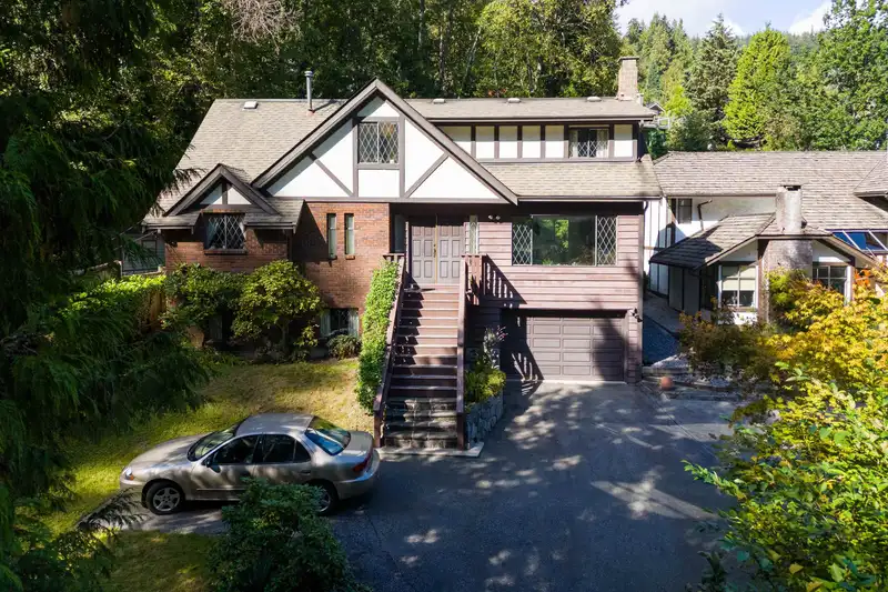 864 WELLINGTON DRIVE - photo 1 of 35