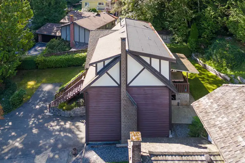 864 WELLINGTON DRIVE - photo 3 of 35