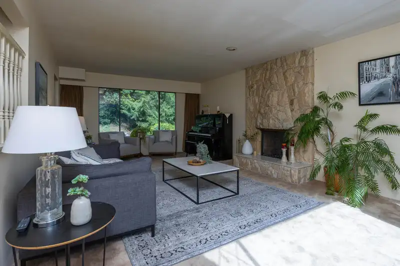 864 WELLINGTON DRIVE - photo 4 of 35