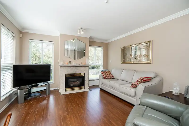203 15885 84 AVENUE - photo 2 of 38