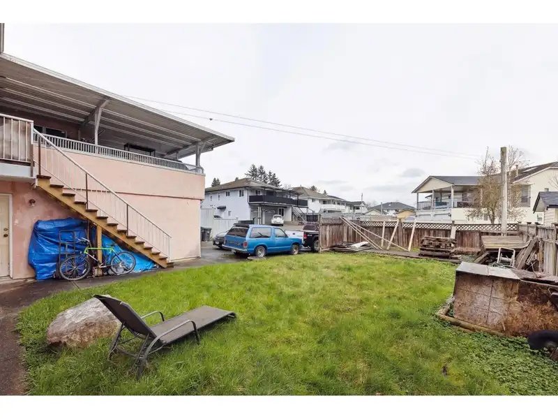 8874 132 STREET - photo 3 of 4