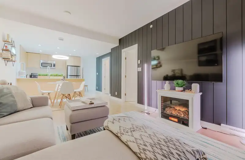 708 301 CAPILANO ROAD - photo 4 of 17