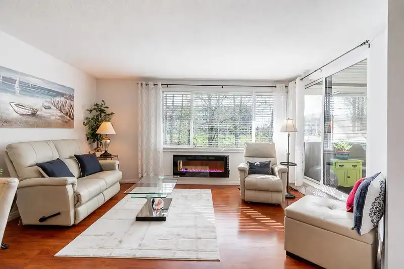 210 15272 19 AVENUE - photo 3 of 32
