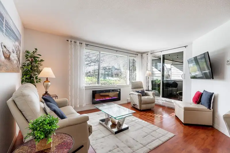 210 15272 19 AVENUE - photo 4 of 32