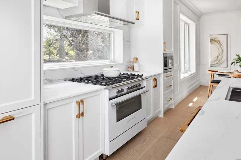 5081 CROWN AVENUE - photo 3 of 15