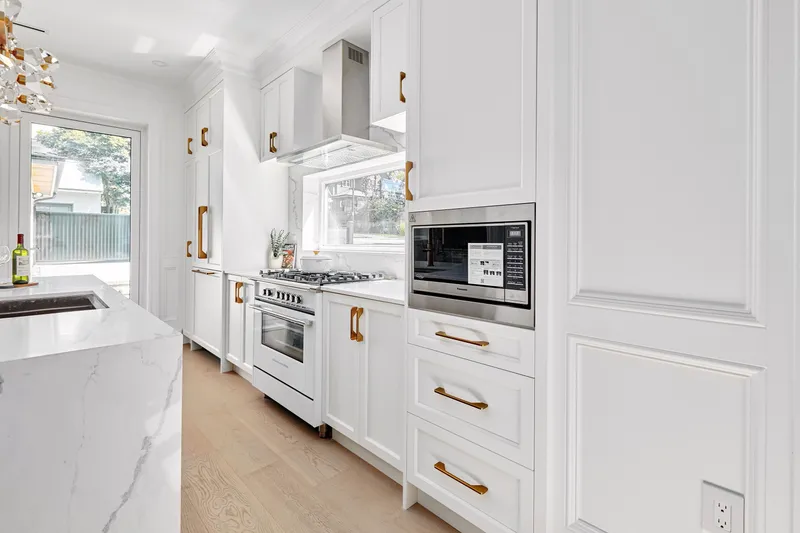 5081 CROWN AVENUE - photo 4 of 15