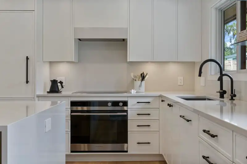 2680 EDGEMONT BOULEVARD - photo 3 of 37