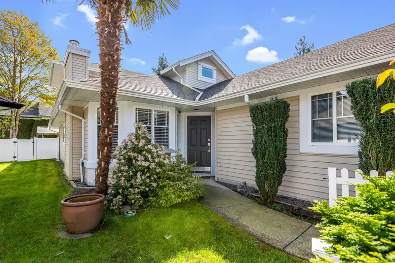 54 6488 168 STREET - photo 2 of 37