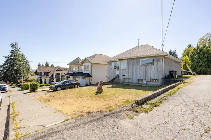 226 NELSON STREET - photo 4 of 32