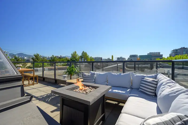 220 676 W 6TH AVENUE - photo 1 of 40