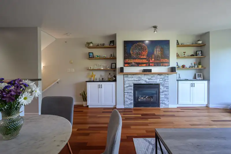 220 676 W 6TH AVENUE - photo 4 of 40