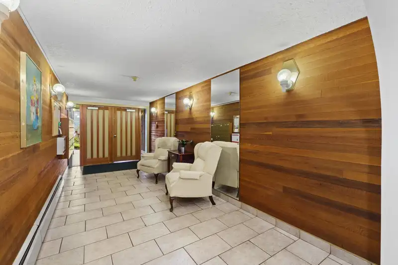 304 720 EIGHTH AVENUE - photo 3 of 26
