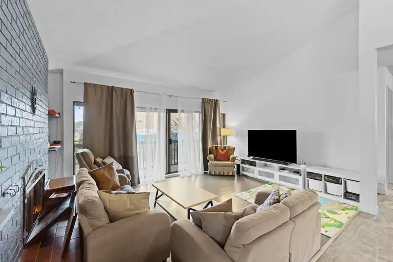 304 720 EIGHTH AVENUE - photo 4 of 26