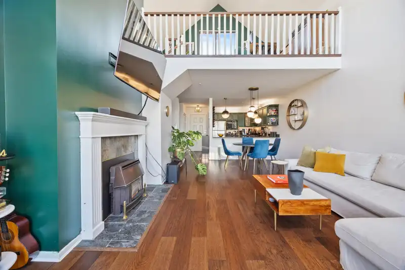 406 48 RICHMOND STREET - photo 1 of 40