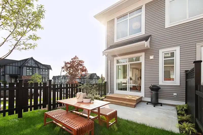 116 3489 BAYCREST AVENUE - photo 1 of 8
