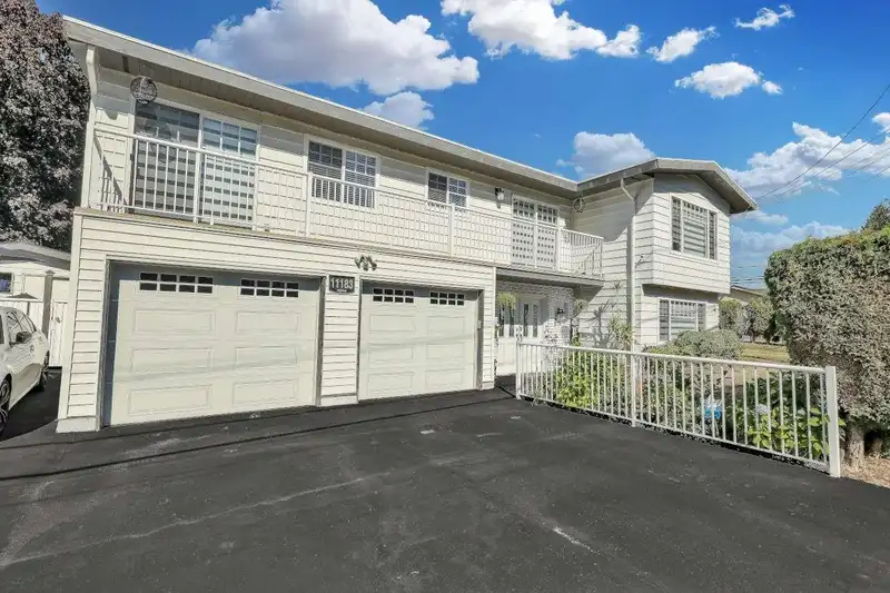 11183 74A AVENUE - photo 2 of 40