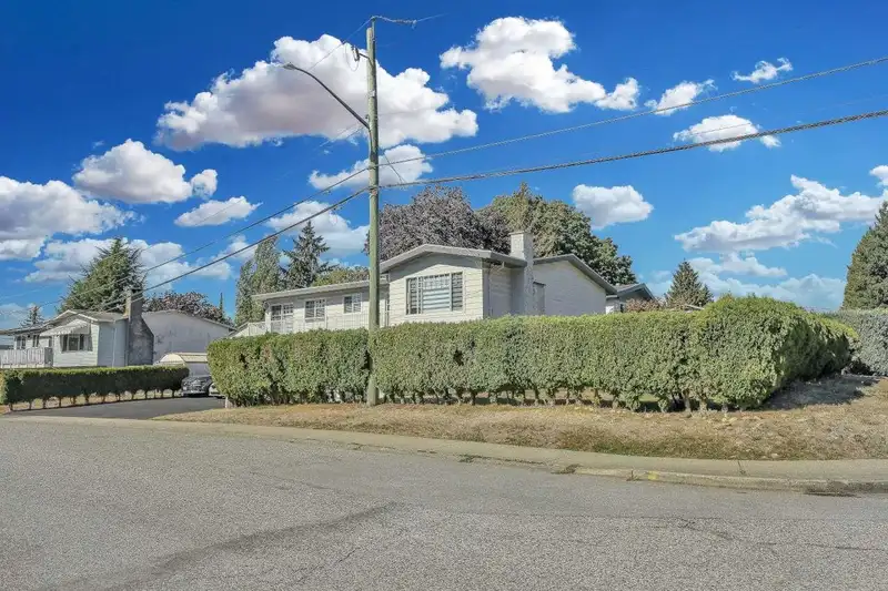 11183 74A AVENUE - photo 3 of 40