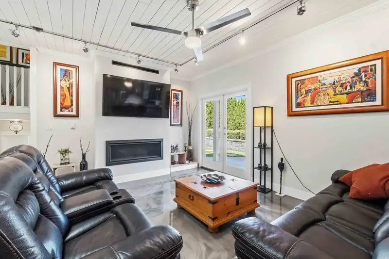 16127 8 AVENUE - photo 4 of 34