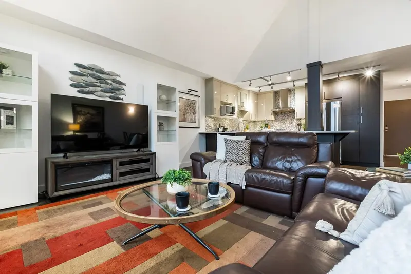 412 11595 FRASER STREET - photo 4 of 25