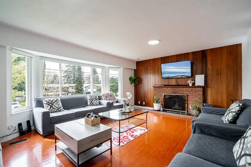 8824 116 STREET - photo 4 of 38