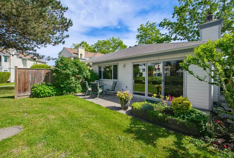 12263 92 AVENUE - photo 2 of 40
