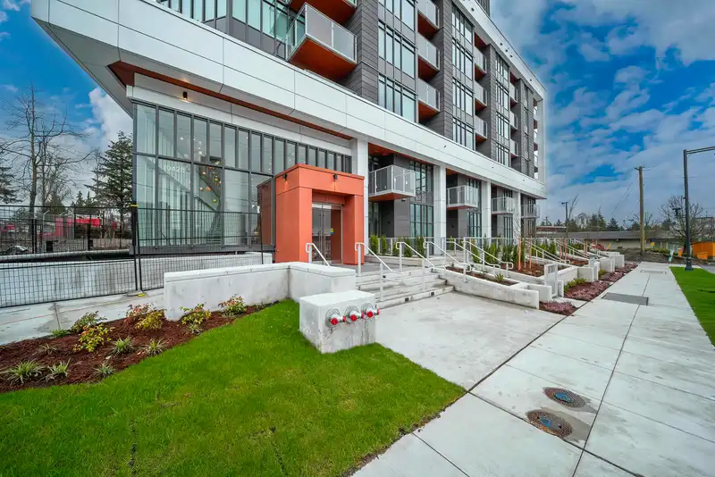 605 10428 WHALLEY BOULEVARD - photo 2 of 22