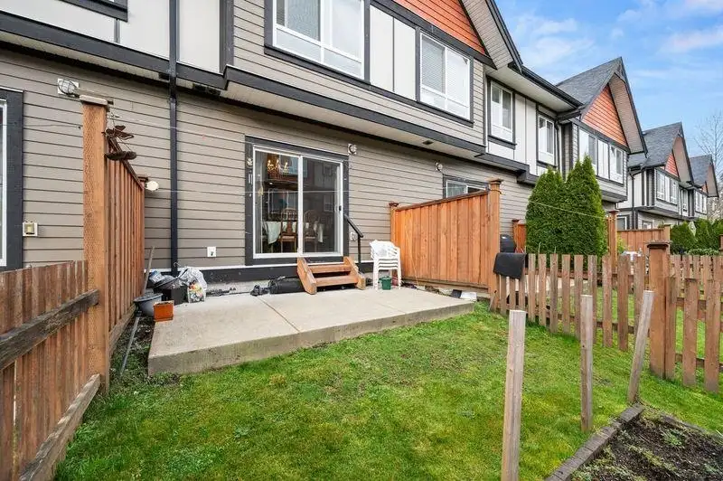 15 6378 142 STREET - photo 3 of 27