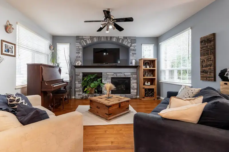2513 PLATINUM LANE - photo 2 of 25