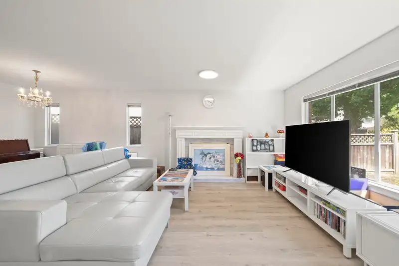 1855 E 53RD AVENUE - photo 4 of 31