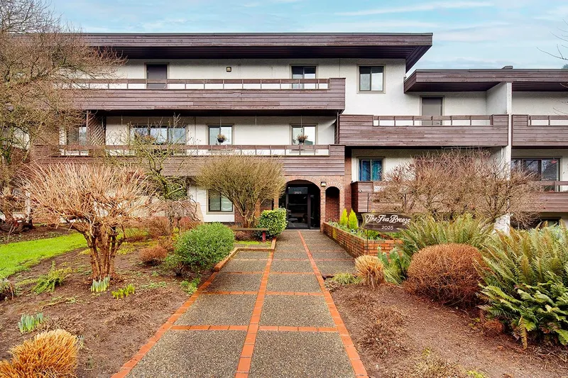 315 2025 W 2ND AVENUE - photo 1 of 23