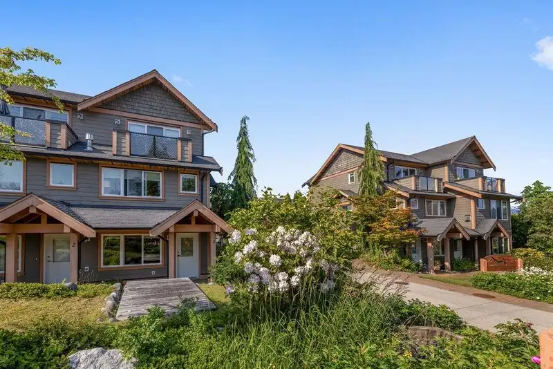 3 728 GIBSONS WAY - photo 2 of 40