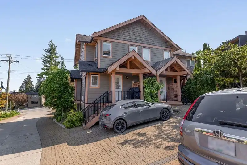 3 728 GIBSONS WAY - photo 3 of 40