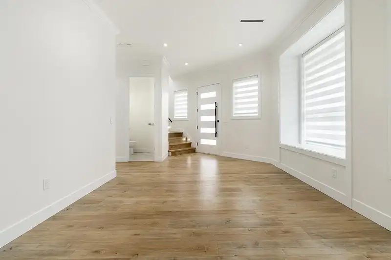 7634 206 STREET - photo 2 of 28