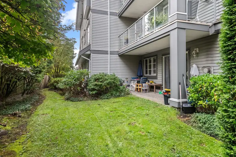105 1280 MERKLIN STREET - photo 4 of 32