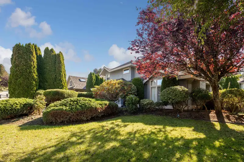 12576 18 AVENUE - photo 2 of 19