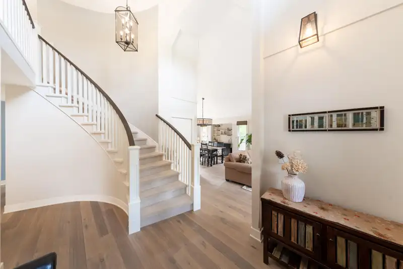 12576 18 AVENUE - photo 3 of 19