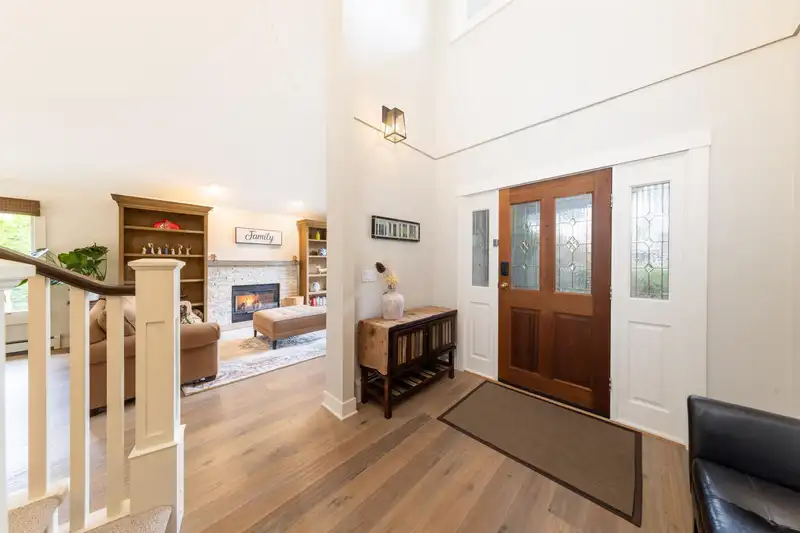 12576 18 AVENUE - photo 4 of 19