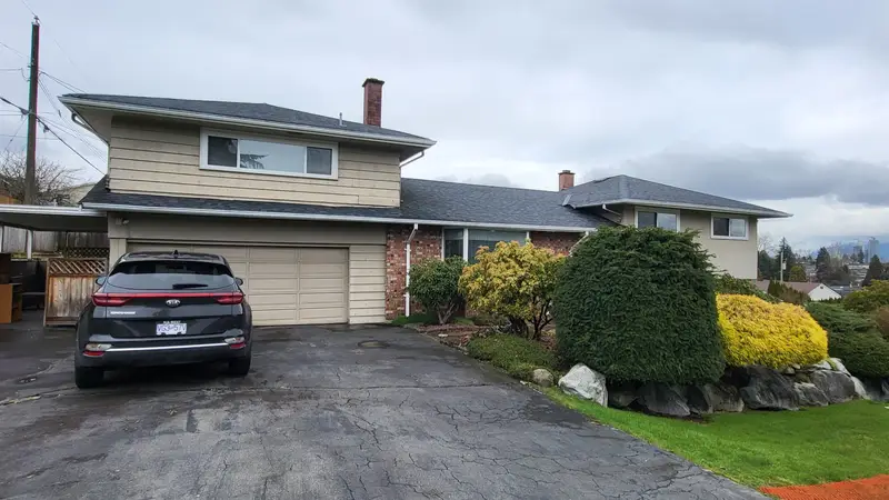 5045 BARKER CRESCENT - photo 1 of 23